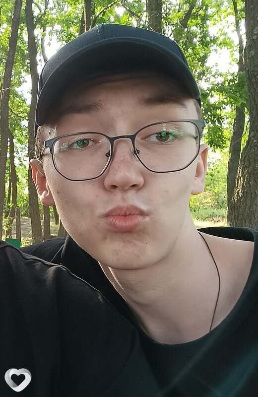 Виталий, 19, Таганроге — анкета №3139136