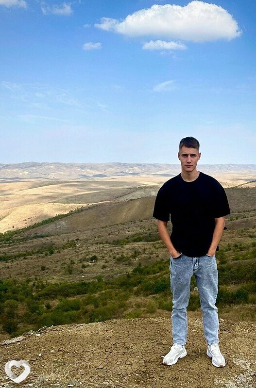 Анатолий, 23, Снежном — анкета №3147197