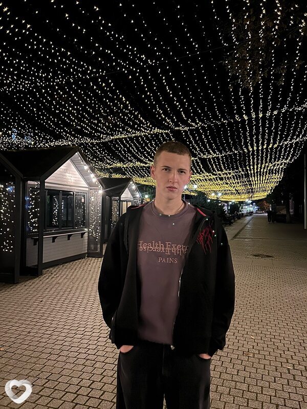Денис, 21, Пскове — анкета №4685173