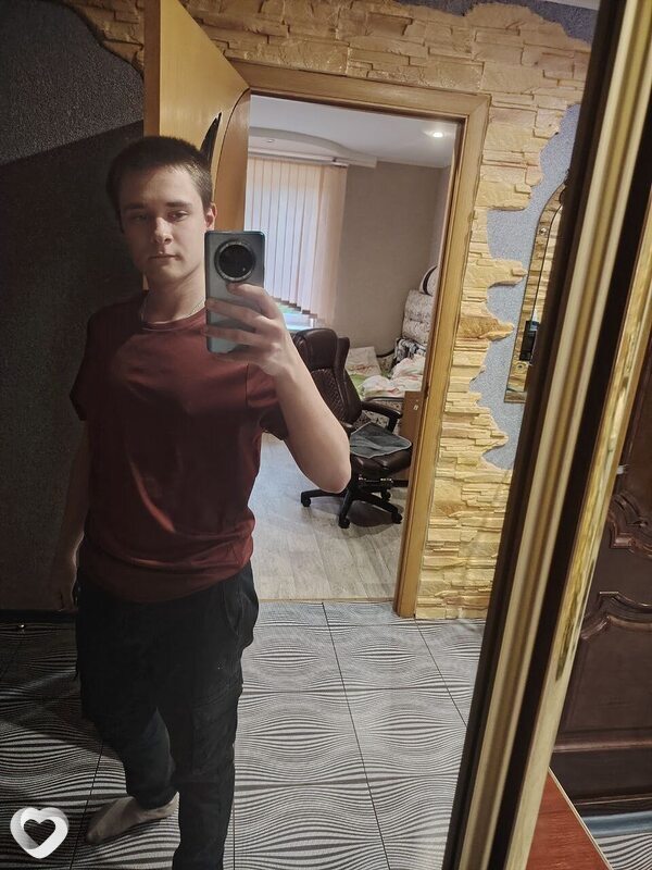 Артур, 21, Жлобине — анкета №3154018