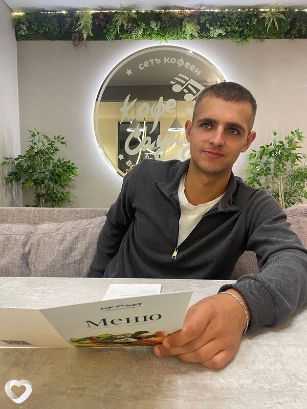 Влад, 21, Бобруйске — анкета №3159942