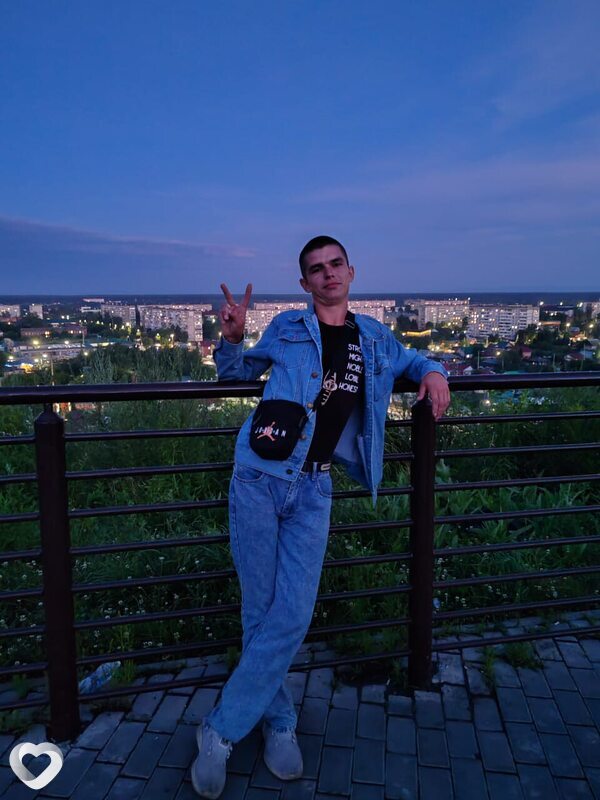 Максим, 22, Бийске — анкета №3160597