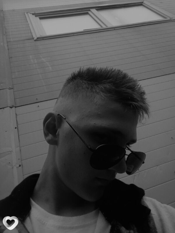 Михаил, 18, Ачинске — анкета №3162064