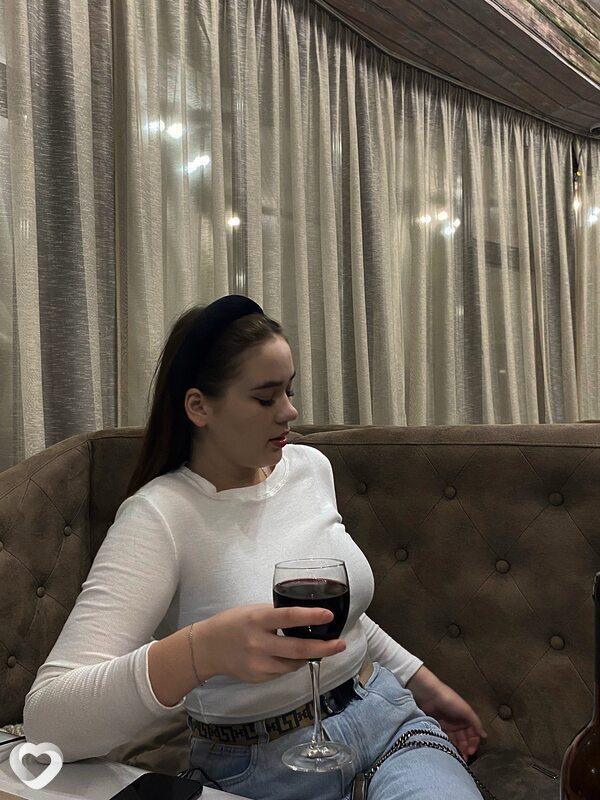 Адель, 21, Новосибирске — анкета №3178335