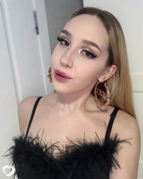 Настя, 20, Екатеринбурге — анкета №3180336
