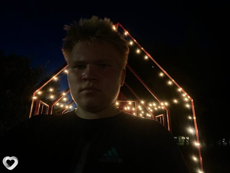 Максим, 19, Барнауле — анкета №3185071