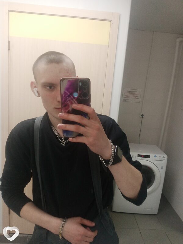 Артем, 21, Хабаровске — анкета №3186088