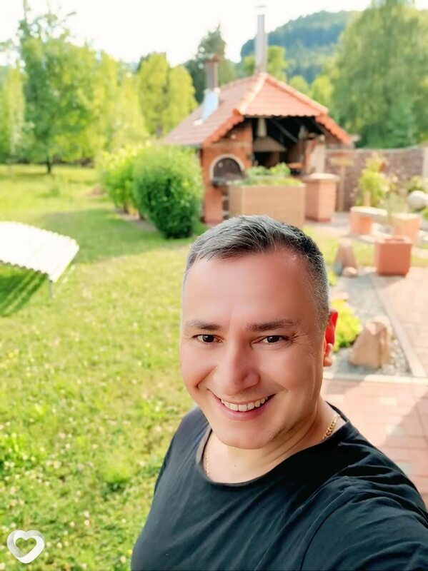 George, Roșiorii De Vede