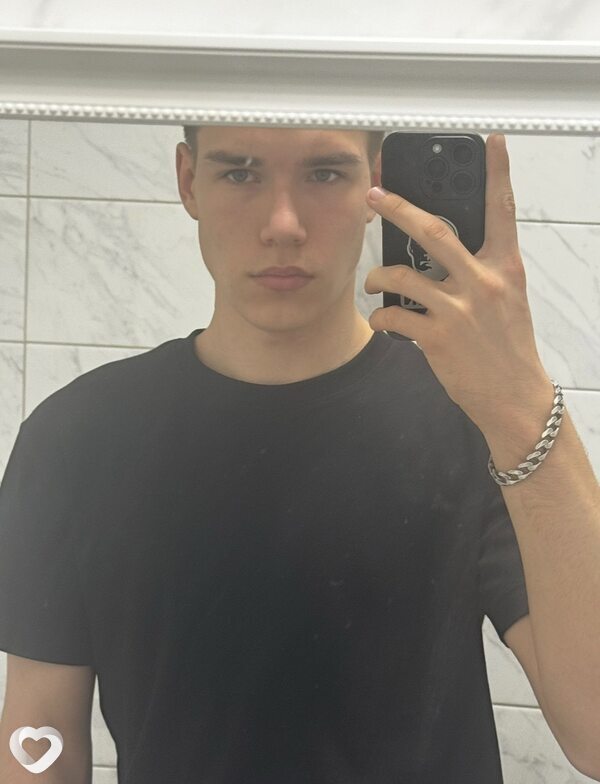 Лев, 20, Санкт-Петербурге — анкета №3193216