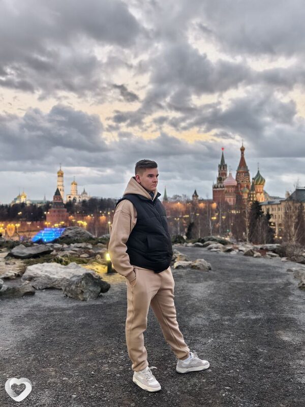 Михаил, 21, Москве — анкета №3198393