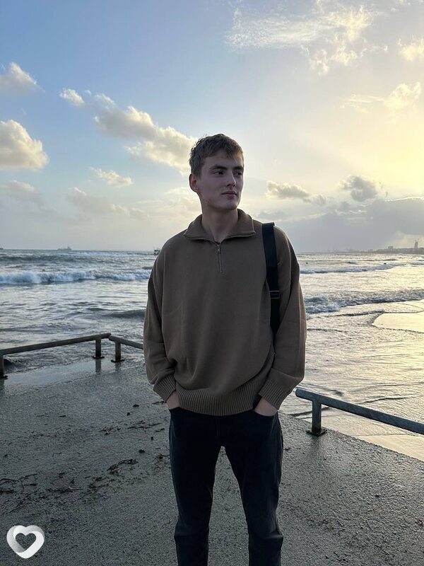 Артем, 23, Ижевске — анкета №3206425