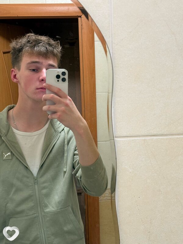 Александр, 21, Москве — анкета №3212889