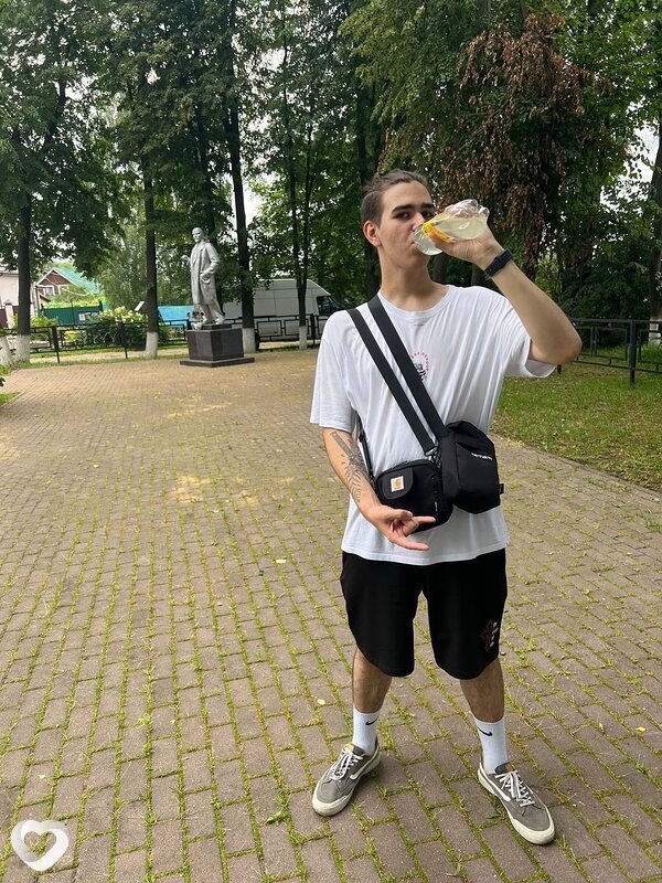 Артем, 20, Санкт-Петербурге — анкета №3220653