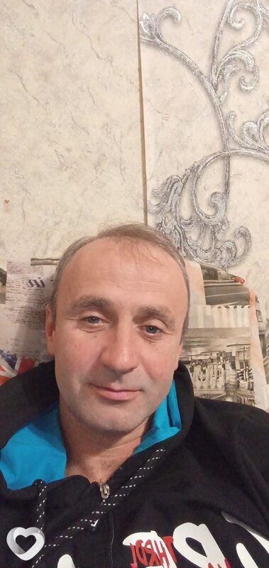 Саша, Мир