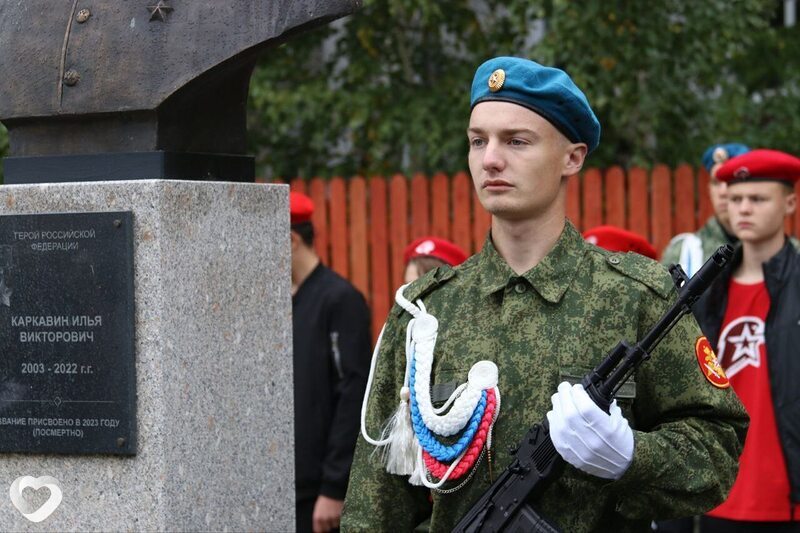 Артём, 19, Барнауле — анкета №3234398