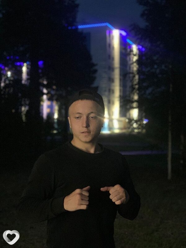 Владимир, 22, Красногорске — анкета №3238259