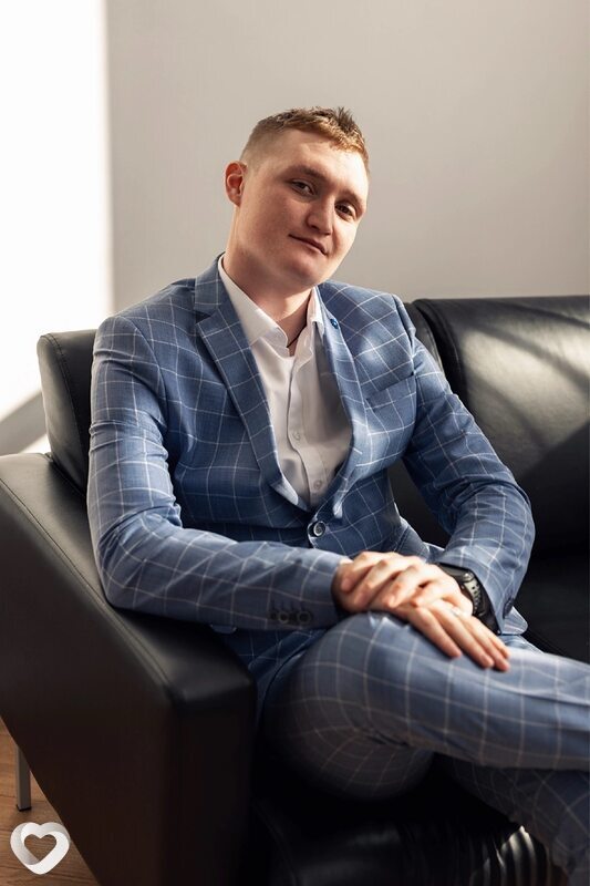 Евгений, 23, Снежном — анкета №3251795