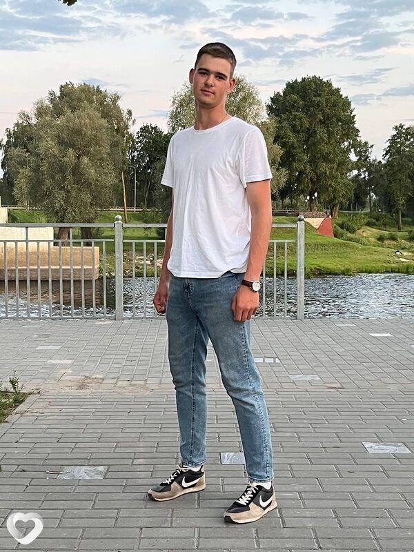 Артем, 19, Гомеле — анкета №3254767