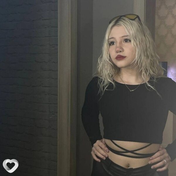 Карина, 18, Осинниках — анкета №3257415