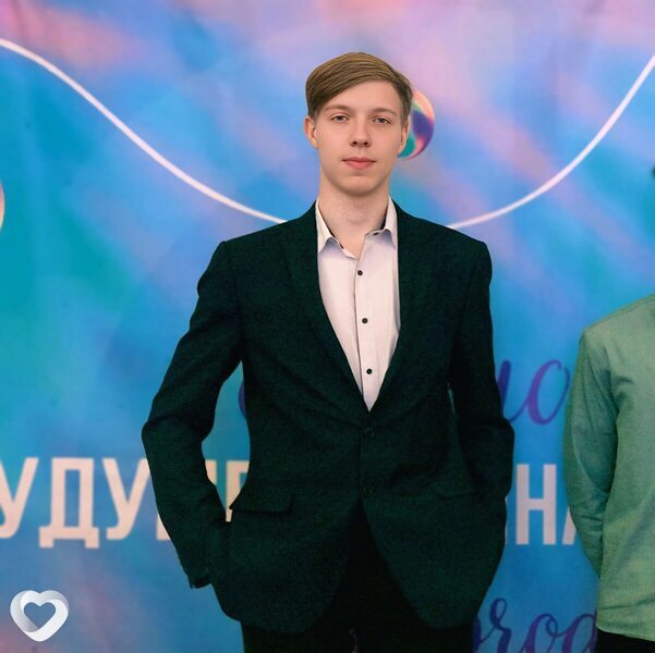 Артём, 19, Донецке — анкета №3275600