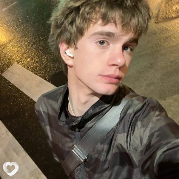 Денис, 21, Москве — анкета №3287086
