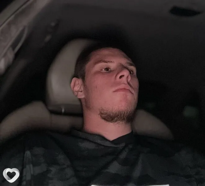 Дима, 21, Бийске — анкета №3296414