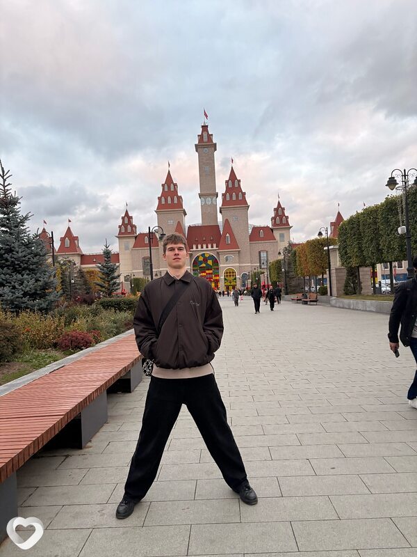 Максим, 18, Москве — анкета №3299581