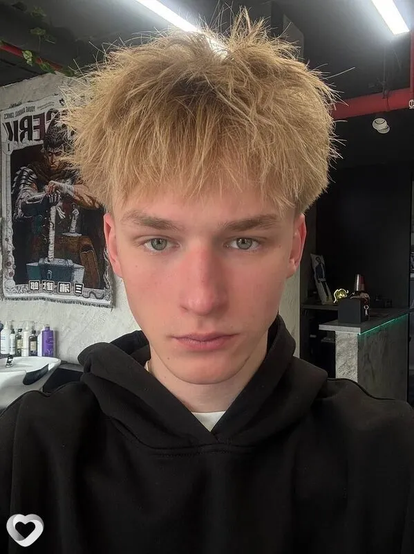 Кирилл, 21, Барнауле — анкета №3307676
