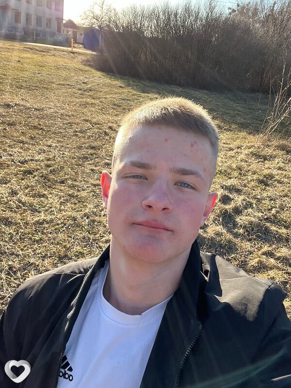 Максим, 19, Кобрине — анкета №3315489