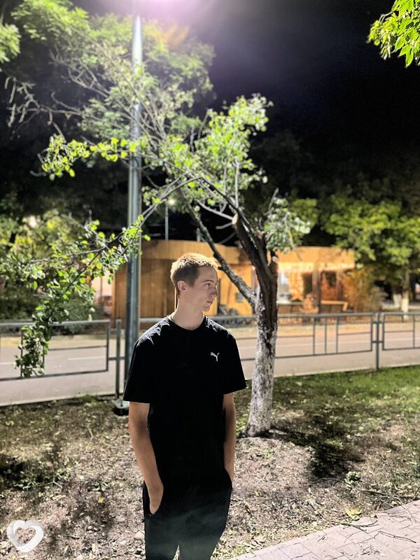 Толик, 20, Армавире — анкета №3320185