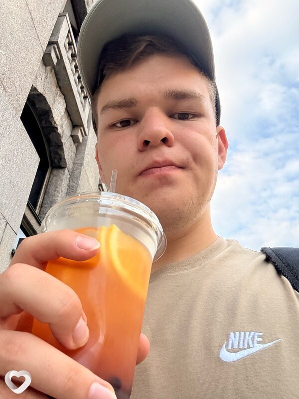 Валентин, 22, Москве — анкета №3321780