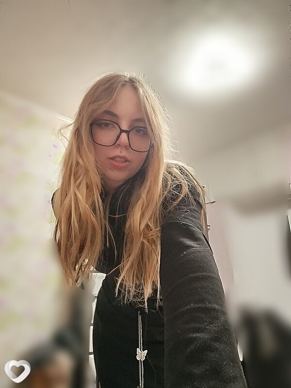 Алина, 18, Апатитах — анкета №3322386