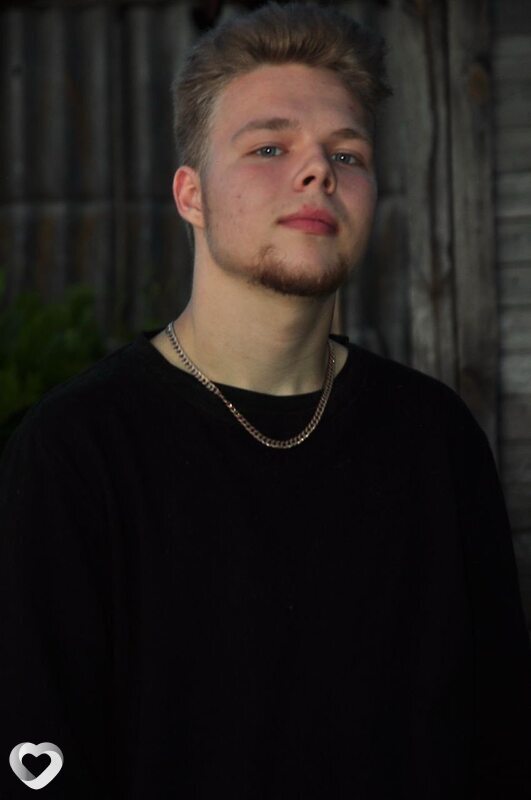 Михаил, 20, Пскове — анкета №3327518