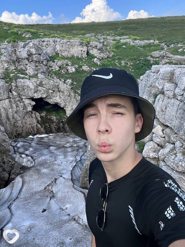 Александр, 19, Тюмени — анкета №3330797