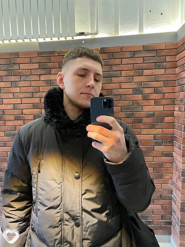 Артем, 22, Омске — анкета №3339373