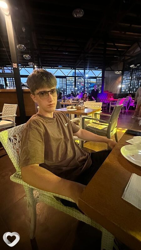 Максим, 18, Томске — анкета №3341141