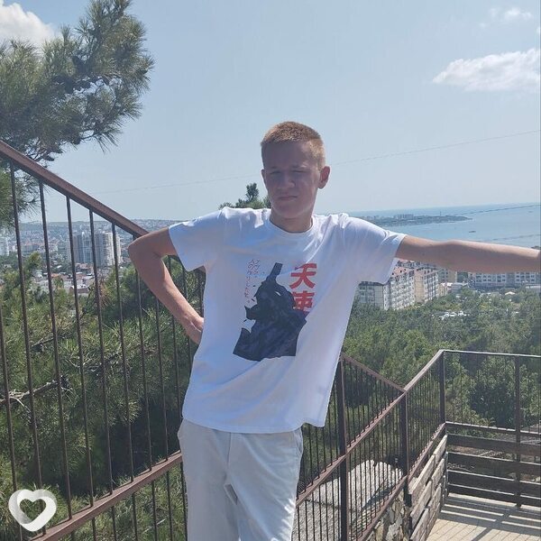 Влад, 19, Луганске — анкета №3345025
