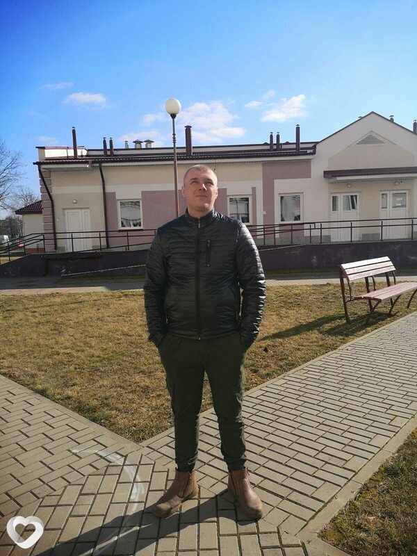 Антон, Париж
