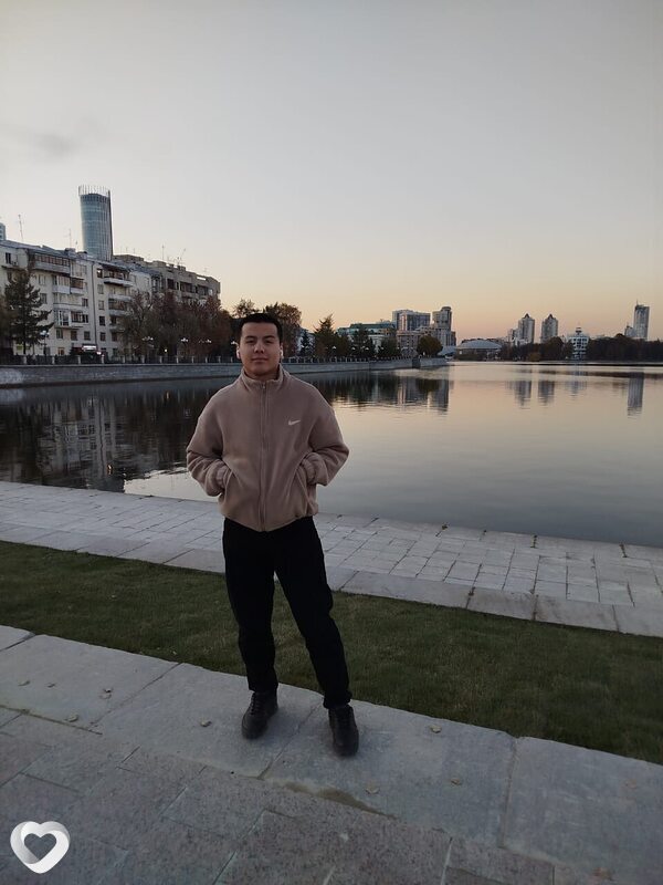 Комилов, 21, Екатеринбурге — анкета №3365740