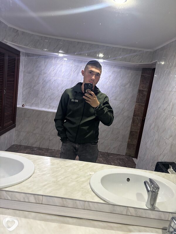 Виталий, 29, Морозовске — анкета №3372559