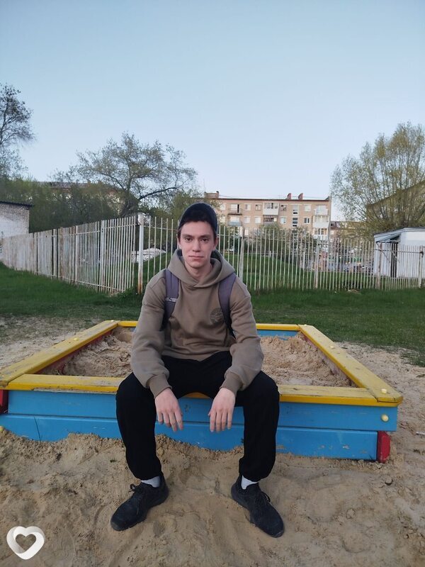 Илья, 22, Каменске-Уральском — анкета №3373616