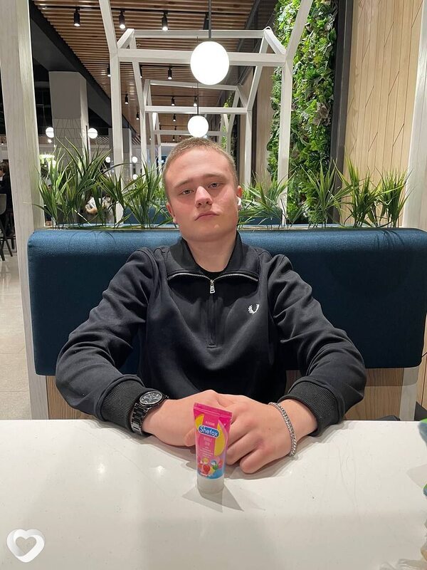 Илья, 19, Ижевске — анкета №3376219