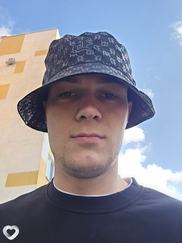 Евгений, 22, Каменске-Уральском — анкета №3386018
