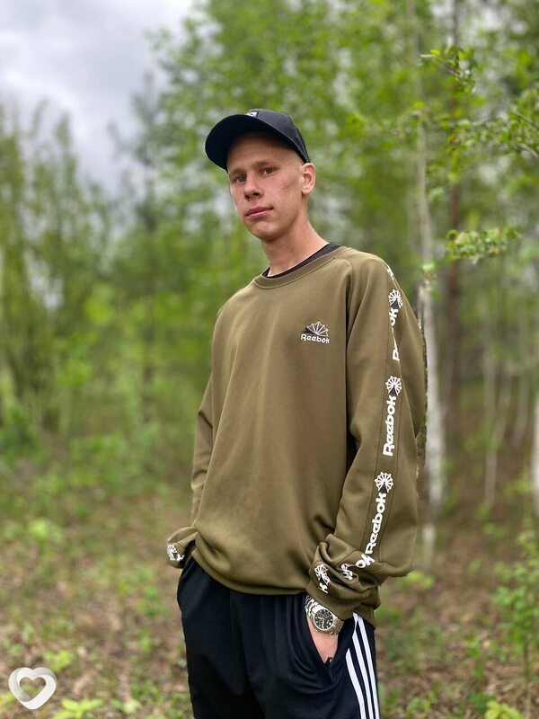 Михаил, 21, Красноярске — анкета №3386198