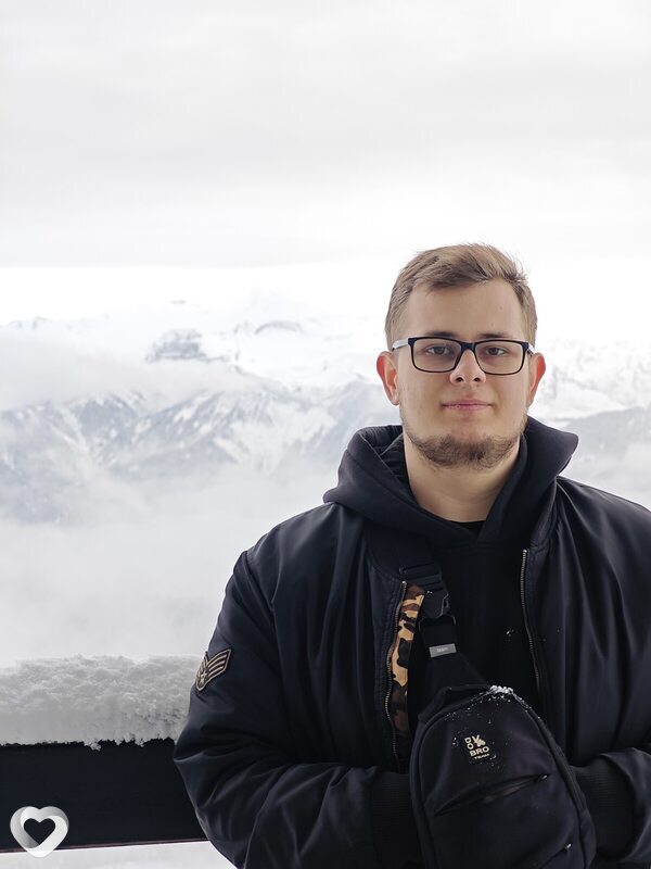 Олег, 20, Москве — анкета №3393687