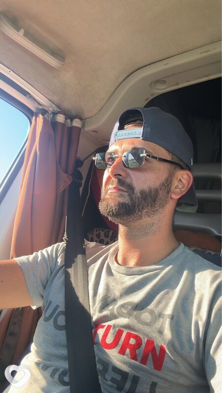 Alex, Buhuşi