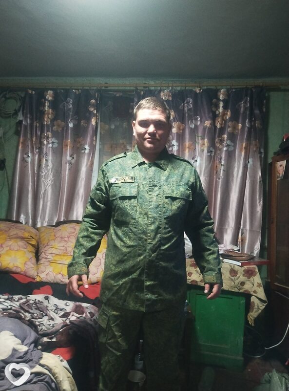 Толик, 26, Енакиеве — анкета №3402413