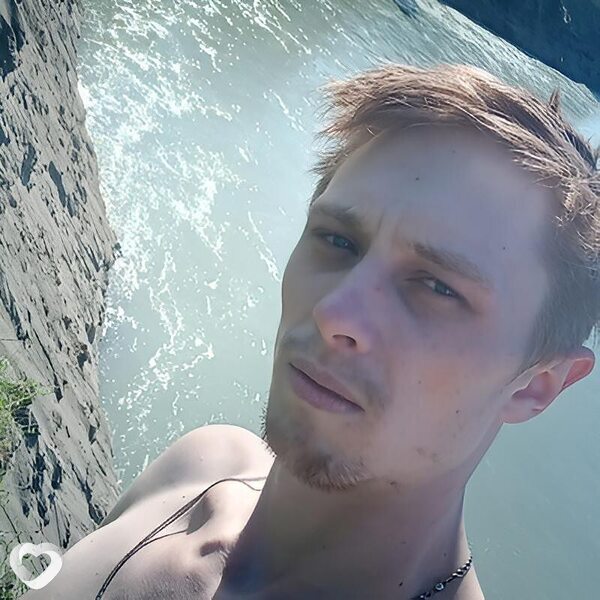 Артём, 28, Бийске — анкета №3412158