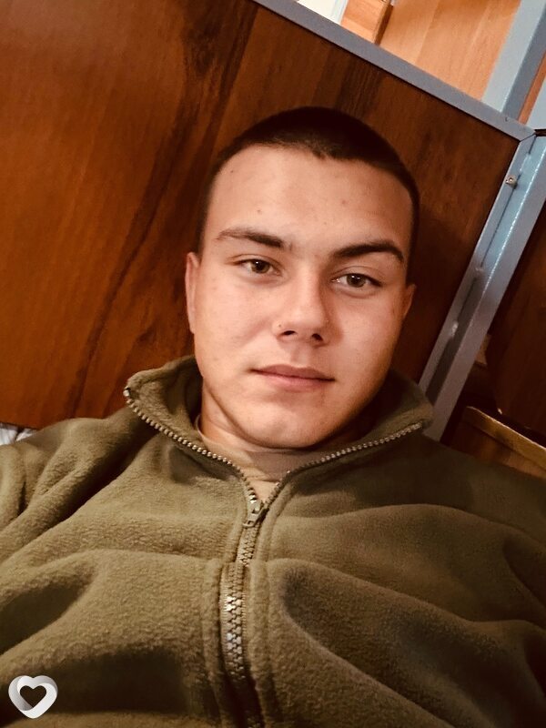 Антон, 20, Волновахе — анкета №3420317