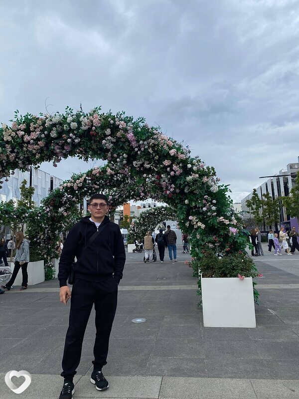 Бек, 21, Москве — анкета №3425941